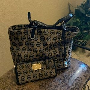 Really cute Michael Kors bag and wallet